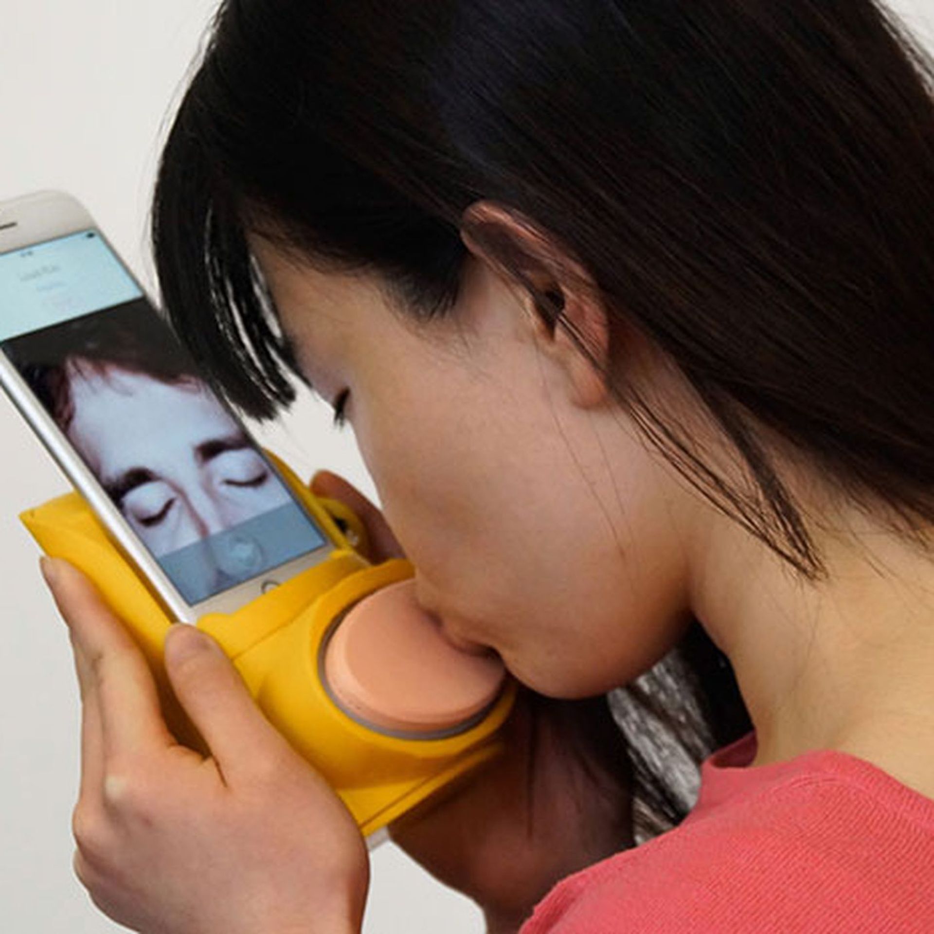 Chinese kissing device