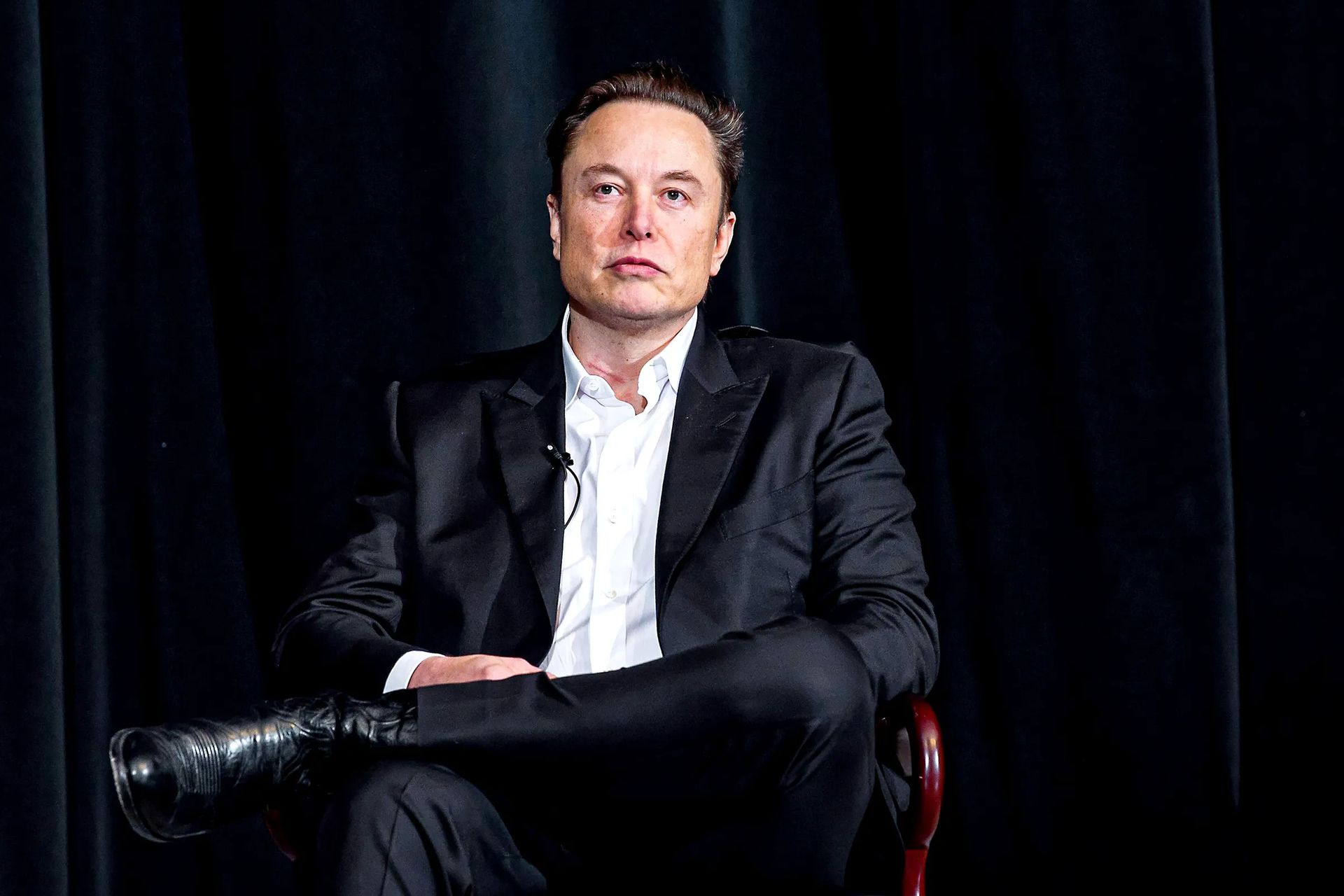 How tall is Elon Musk?