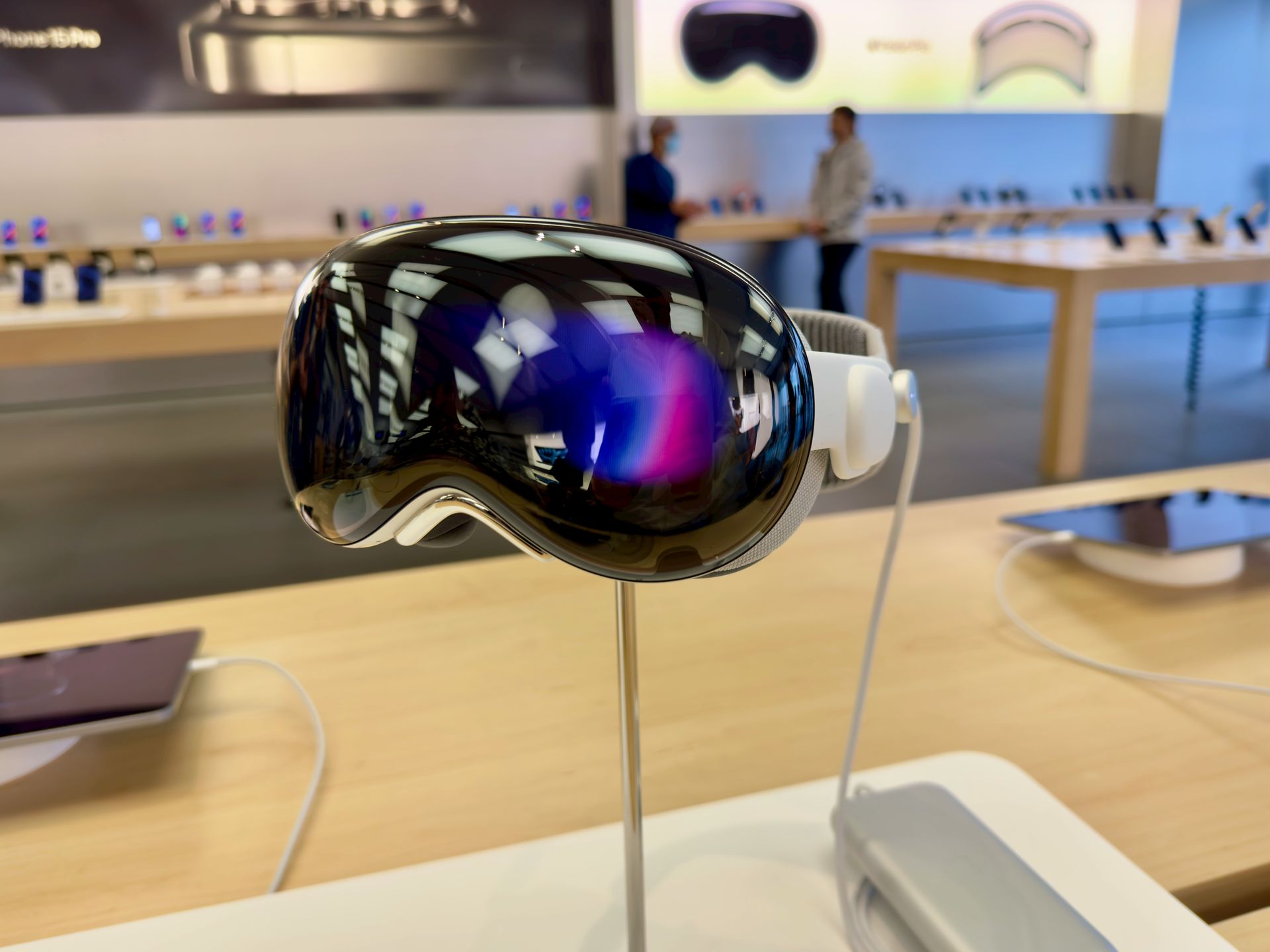 Apple advances augmented reality with VisionOS 1.1