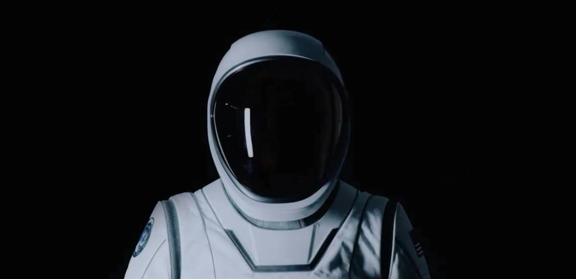 SpaceX unveils new astronaut suit